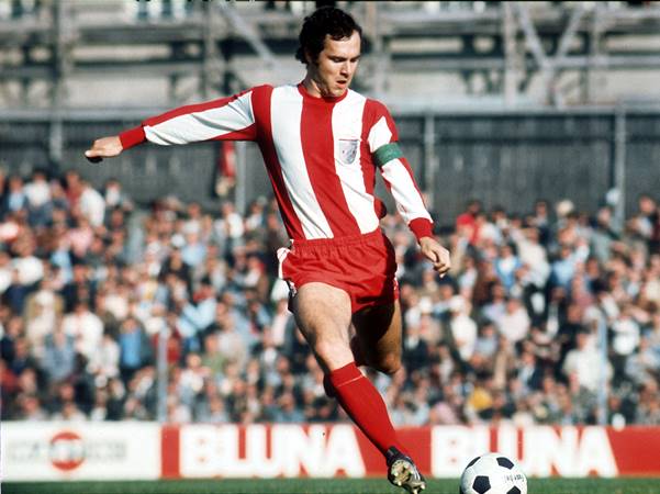 Cầu thủ Beckenbauer: Huyền thoại của bóng đá thế giới