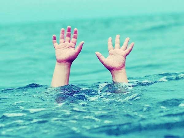 Mơ thấy trẻ con rơi xuống nước đánh con gì để trúng thưởng?