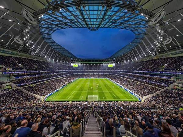 Không khí cuồng nhiệt bên trong sân vận động Tottenham Hotspur Không khí cuồng nhiệt bên trong sân vận động Tottenham Hotspur