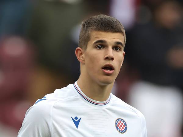 Tin Liverpool: Luka Vuskovic có thể thay thế Virgil van Dijk